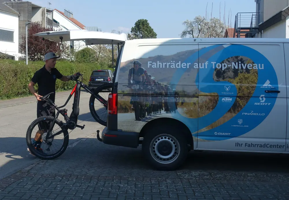 Hol- und Bringservice mit dem Frerichs-Lieferwagen